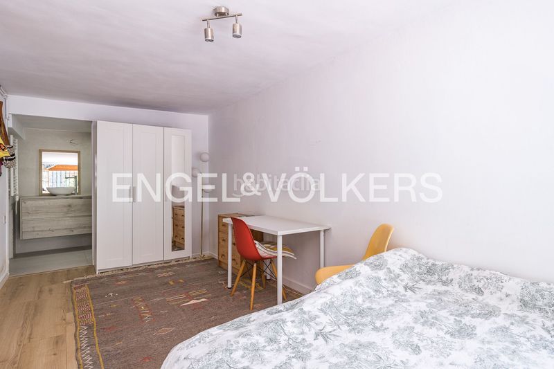 Foto 523af8bc-59e9-4ff5-aa41-c2449b3901e9. Casa amb calefacció aparcament a Baix Guinardó Barcelona