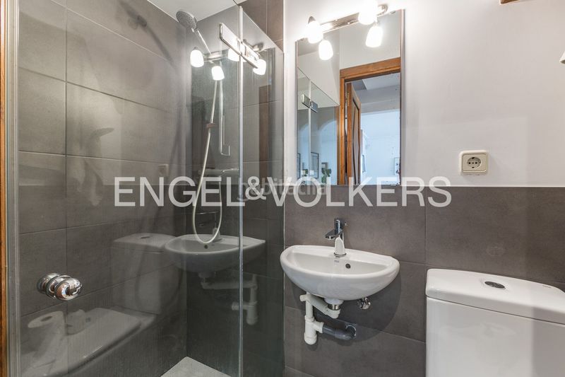 Foto 6469d76f-bd06-4df0-934f-683de447ce4b. Casa amb calefacció aparcament a Baix Guinardó Barcelona