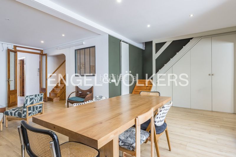 Foto 6e49ae1b-28ae-4adc-893c-7219280e6017. Casa amb calefacció aparcament a Baix Guinardó Barcelona