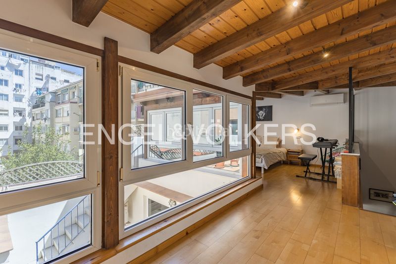 Foto 7efddd96-c733-41fd-af13-23b85c003b7a. Casa amb calefacció aparcament a Baix Guinardó Barcelona