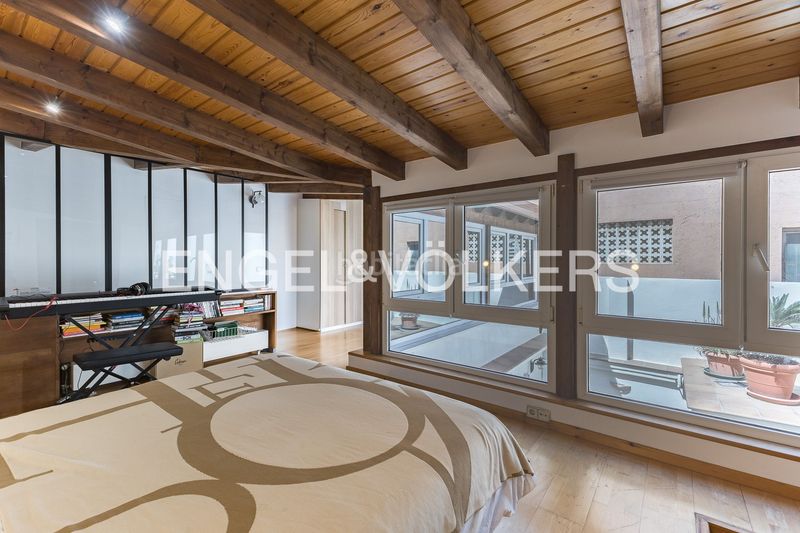 Foto 8df63a7a-14e4-4087-b05c-8242c951f198. Casa amb calefacció aparcament a Baix Guinardó Barcelona