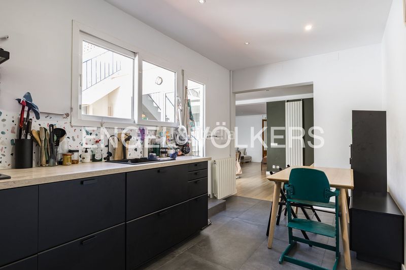 Foto 957b1d23-0d26-4df1-9b52-e2c3822336f4. Casa amb calefacció aparcament a Baix Guinardó Barcelona