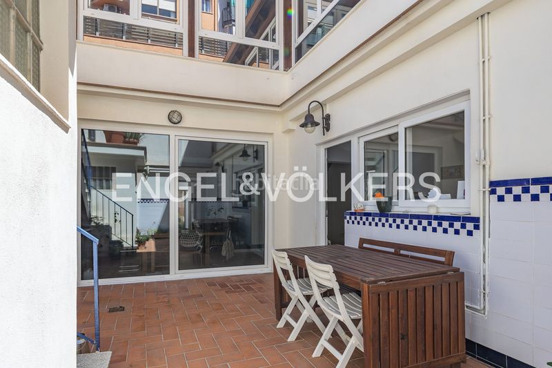 Foto 9d5629bf-21e1-430d-a8d1-229840342eb2. Casa amb calefacció aparcament a Baix Guinardó Barcelona