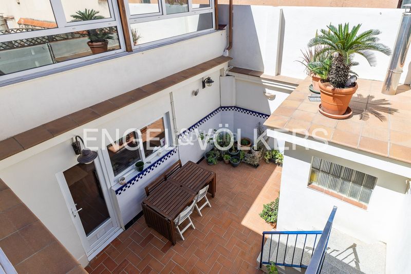 Foto aa0bfe8d-fb72-4867-bfe2-552315b66a45. Casa amb calefacció aparcament a Baix Guinardó Barcelona