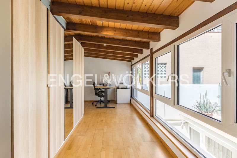 Foto aa4d14e9-2aad-4f6e-826e-091aa41e8036. Casa amb calefacció aparcament a Baix Guinardó Barcelona