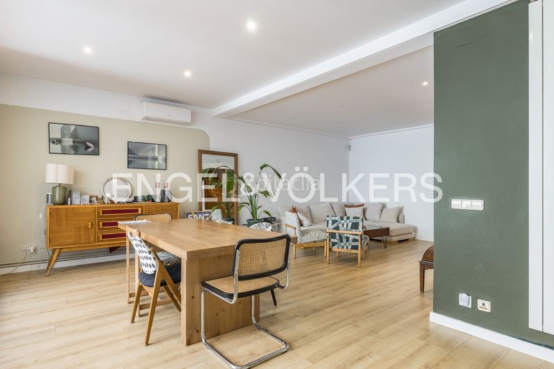 Foto bde540f8-54e9-49e9-a5a8-b2681bc5b84f. Casa amb calefacció aparcament a Baix Guinardó Barcelona