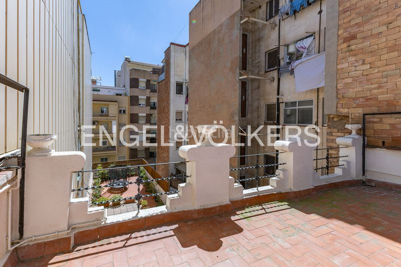 Foto c288f37d-bd14-4645-b78d-deb1a2563af0. Casa amb calefacció aparcament a Baix Guinardó Barcelona