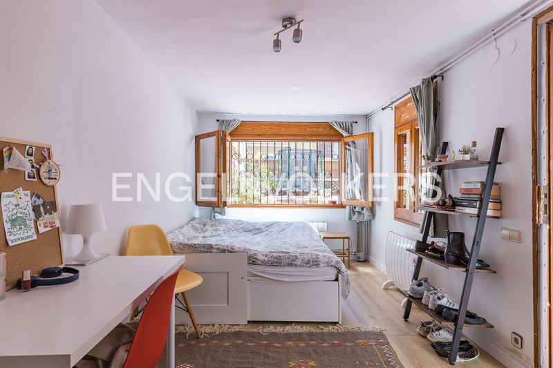 Foto d08be389-ef1f-49b7-8f90-5cf7d58c8ca6. Casa amb calefacció aparcament a Baix Guinardó Barcelona