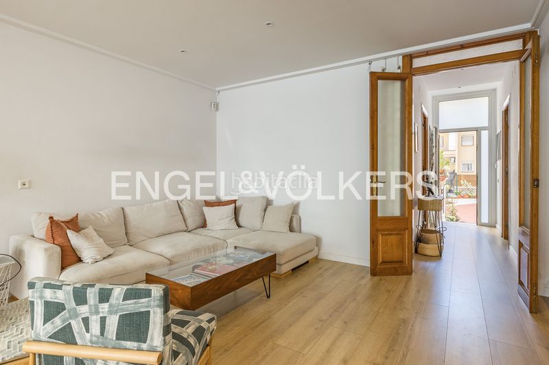 Foto d72662ab-7dec-4054-bbb6-e1ef42d6cd2c. Casa amb calefacció aparcament a Baix Guinardó Barcelona