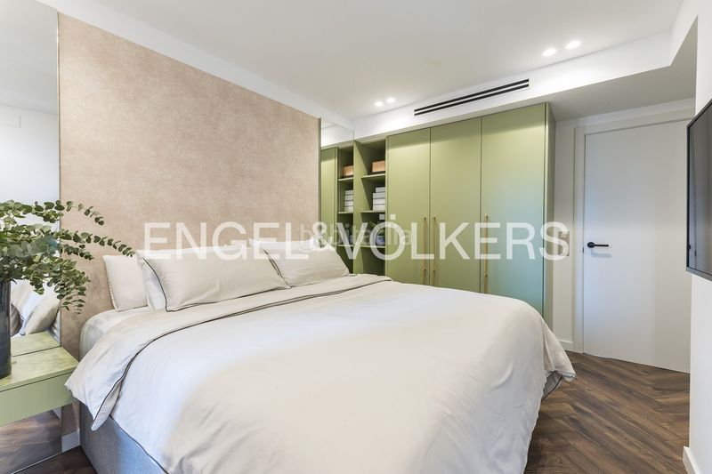 Foto 588348ea-f102-4d95-ae51-d9e059cbcae4. Àtic amb calefacció a Sant Antoni Barcelona