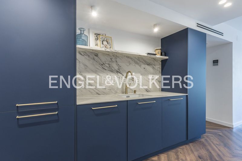 Foto 7a0a095c-2054-41c0-a869-1d5d83f6324d. Àtic amb calefacció a Sant Antoni Barcelona