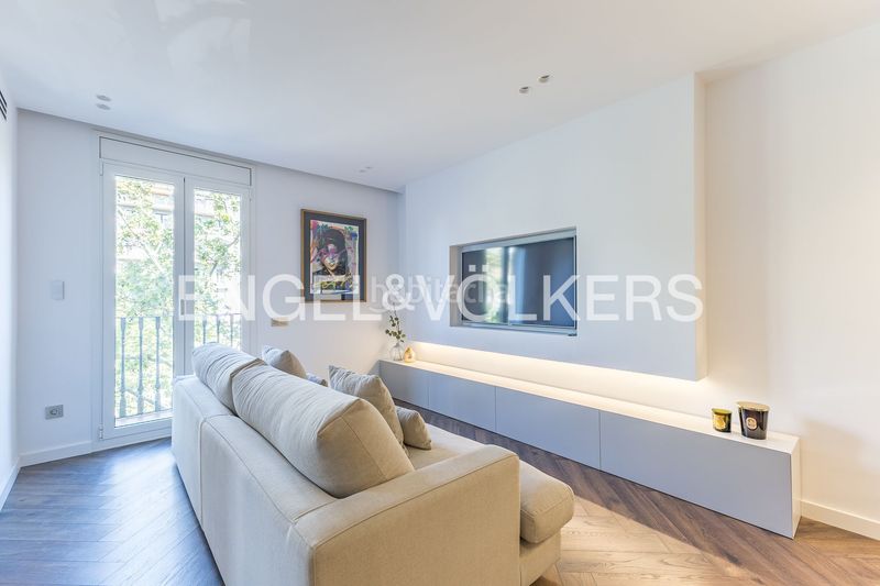 Foto e92ce8ad-94d4-4964-8472-7df3c6b1bec2. Àtic amb calefacció a Sant Antoni Barcelona