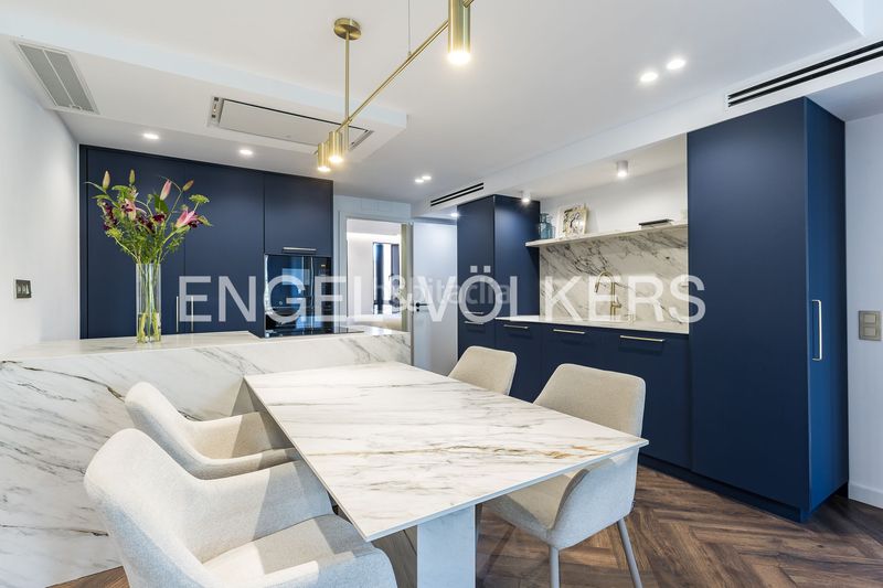 Foto f0008f84-b8a2-4b69-89d0-0a362b8f1e4e. Àtic amb calefacció a Sant Antoni Barcelona