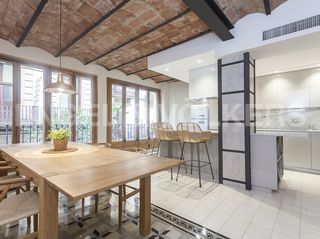Location Appartement à Gòtic. Espectacular piso de diseño en el gótico disponible 5 de julio26