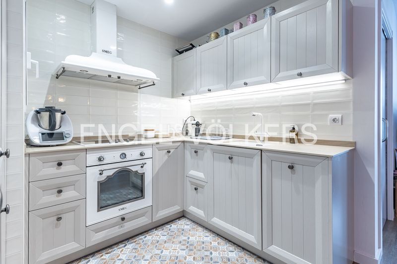 Foto e8de4891-8ff9-4bd1-b6eb-38b89d41ba66. Pis amb calefacció a Tres Torres Barcelona