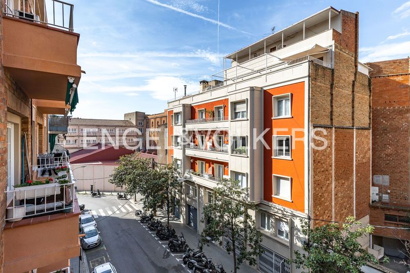 Foto f5b04905-c3d2-42d3-8604-ac7bd659545f. Pis amb calefacció a Tres Torres Barcelona