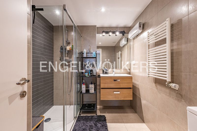 Foto c3282920-9135-4186-bad7-79f9ba31801f. Pis amb calefacció aparcament a Covadonga Sabadell