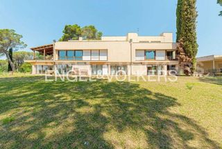 Casa a Ametlla del Vallès (L´). Icónica vivienda en las faldas de puiggraciós