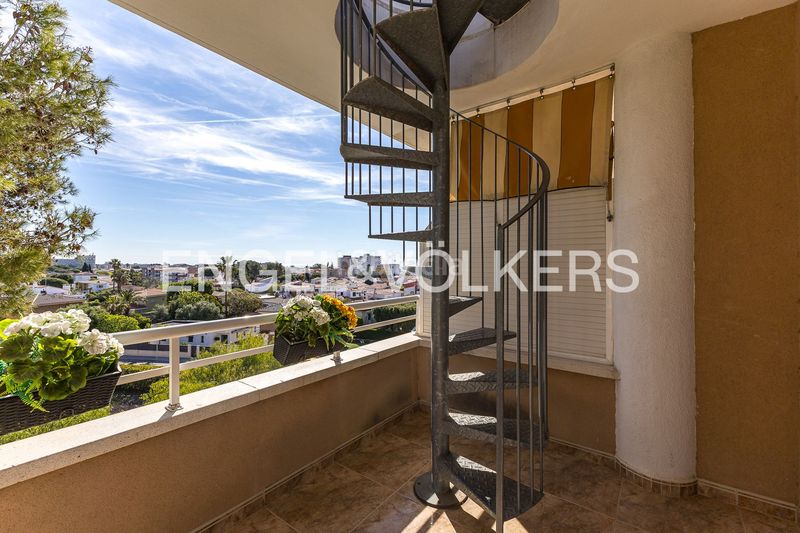 Foto 18afaf23-0fdb-4a04-acff-89e05f172eb4. Àtic amb calefacció aparcament piscina a Coma-ruga platja Coma-ruga