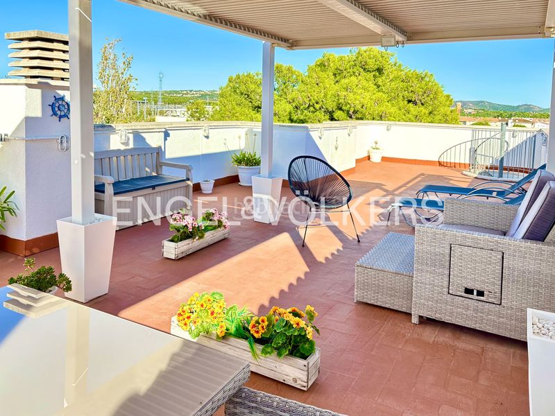 Foto 1f460ea4-654f-4ce6-bca7-5a041eef99f7. Àtic amb calefacció aparcament piscina a Coma-ruga platja Coma-ruga