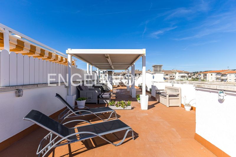 Foto 32421b7b-9e46-413f-9b66-a100d429faac. Àtic amb calefacció aparcament piscina a Coma-ruga platja Coma-ruga