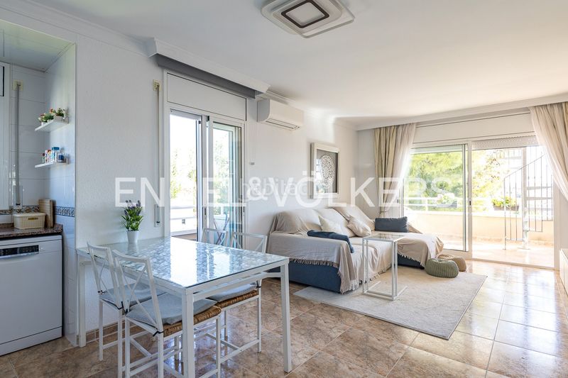 Foto 3cfb5ebd-ba00-420f-ae24-cfaafaadb013. Àtic amb calefacció aparcament piscina a Coma-ruga platja Coma-ruga