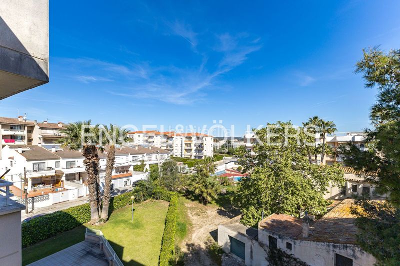 Foto 70c323e1-1182-4a56-a938-072f4e06db33. Àtic amb calefacció aparcament piscina a Coma-ruga platja Coma-ruga