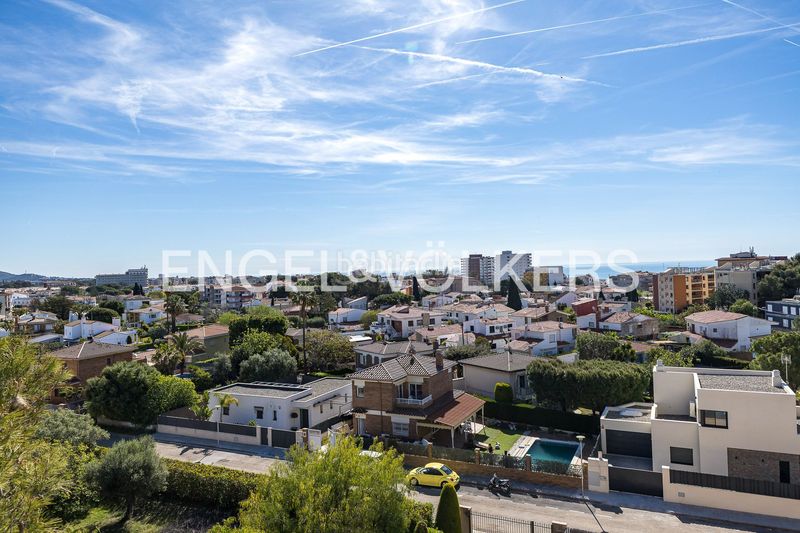 Foto 7a8e8df4-58be-4292-8ebd-883a923e7406. Àtic amb calefacció aparcament piscina a Coma-ruga platja Coma-ruga