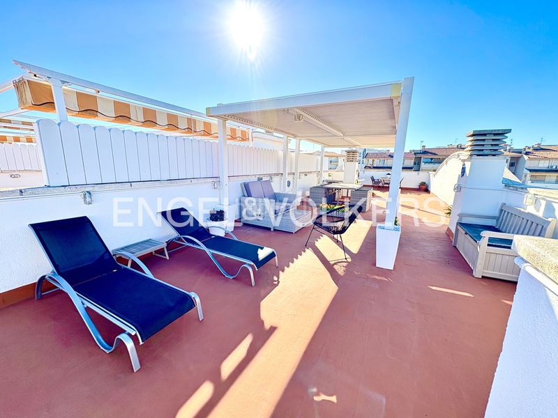 Foto 7d7e37ce-2702-4f4d-a2e5-4cb186484961. Àtic amb calefacció aparcament piscina a Coma-ruga platja Coma-ruga