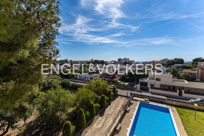 Foto 94e726fe-bd1d-4a17-b7da-4bc5df1c2fcc. Àtic amb calefacció aparcament piscina a Coma-ruga platja Coma-ruga