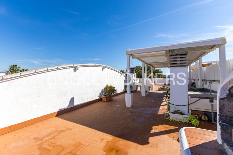 Foto a6d12383-e702-4a58-b23f-79bb26273069. Àtic amb calefacció aparcament piscina a Coma-ruga platja Coma-ruga