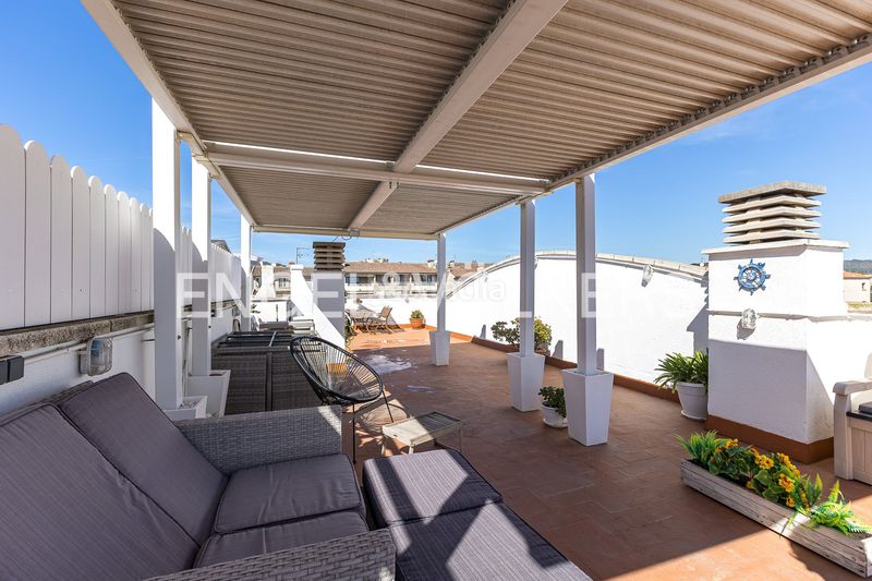 Foto abccb149-4165-4a4e-a7dc-ab38cab9ba34. Àtic amb calefacció aparcament piscina a Coma-ruga platja Coma-ruga