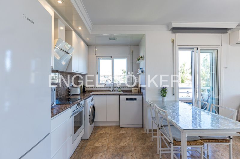 Foto b43918b4-cb0c-4d67-96f6-43a700f54f32. Àtic amb calefacció aparcament piscina a Coma-ruga platja Coma-ruga