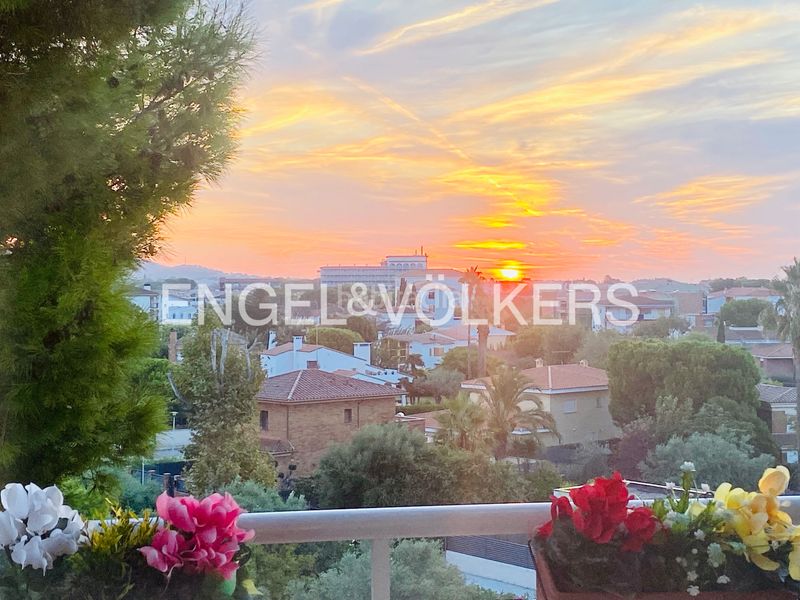 Foto bb4ba1af-e9e2-424d-bc09-cf29bddbc410. Àtic amb calefacció aparcament piscina a Coma-ruga platja Coma-ruga