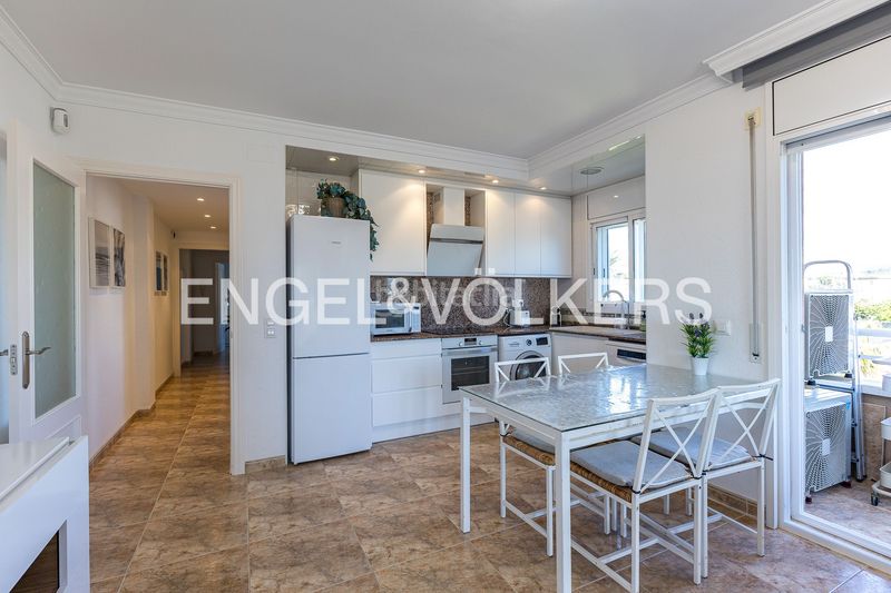 Foto d89ef28a-66ae-4d6d-a1ec-4ef7f9971802. Àtic amb calefacció aparcament piscina a Coma-ruga platja Coma-ruga