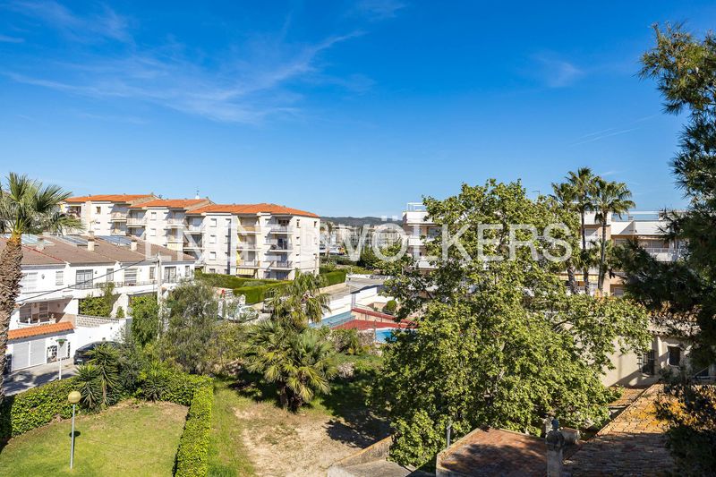 Foto db1d2f68-ef81-4553-8349-cc009bdb164d. Àtic amb calefacció aparcament piscina a Coma-ruga platja Coma-ruga