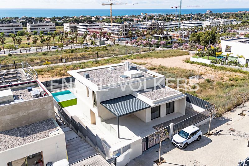 Foto 00c788d2-cb99-4830-b26b-c13aa9c3c642. Casa amb calefacció aparcament piscina a Can Pei Sitges