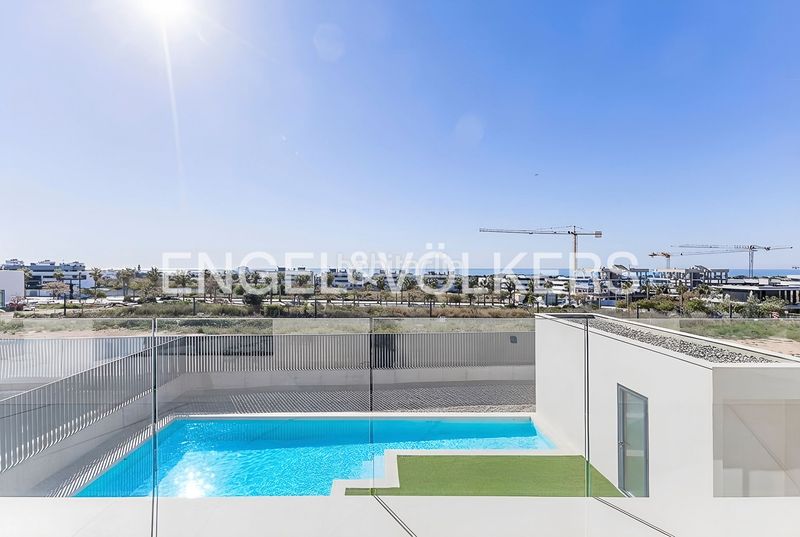 Foto 6d10f182-9c26-4334-aadf-047e87233ea1. Casa amb calefacció aparcament piscina a Can Pei Sitges