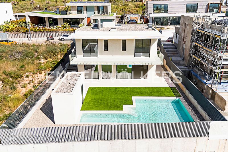 Foto f673315c-3aa3-4174-b435-810f0f9f33a9. Casa amb calefacció aparcament piscina a Can Pei Sitges