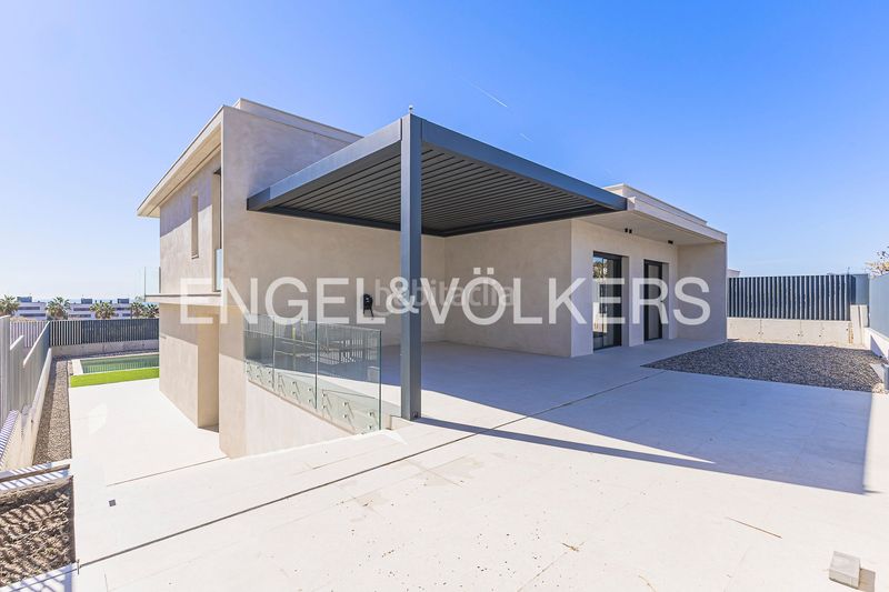 Foto 3da4c9a6-e236-431d-8adb-91f00c4393d2. Casa amb calefacció aparcament piscina a Can Pei Sitges