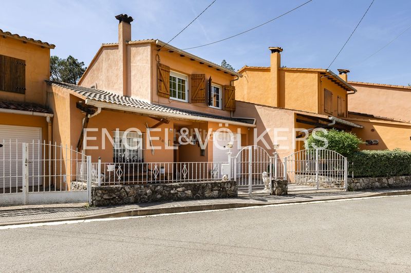 Foto fa03a97f-7f89-49db-a09f-d6f9e1be25c7. Casa amb calefacció aparcament a Gualba