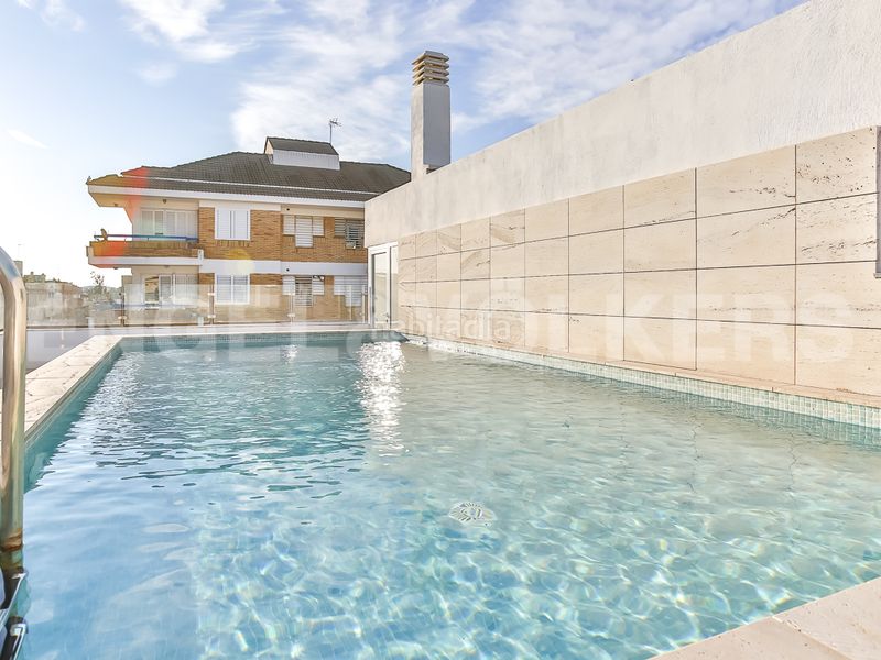 Foto 1f0069ed-48e9-4184-a47a-36cfb8cb11b1. Lloguer àtic amb calefacció piscina a Centre Sitges