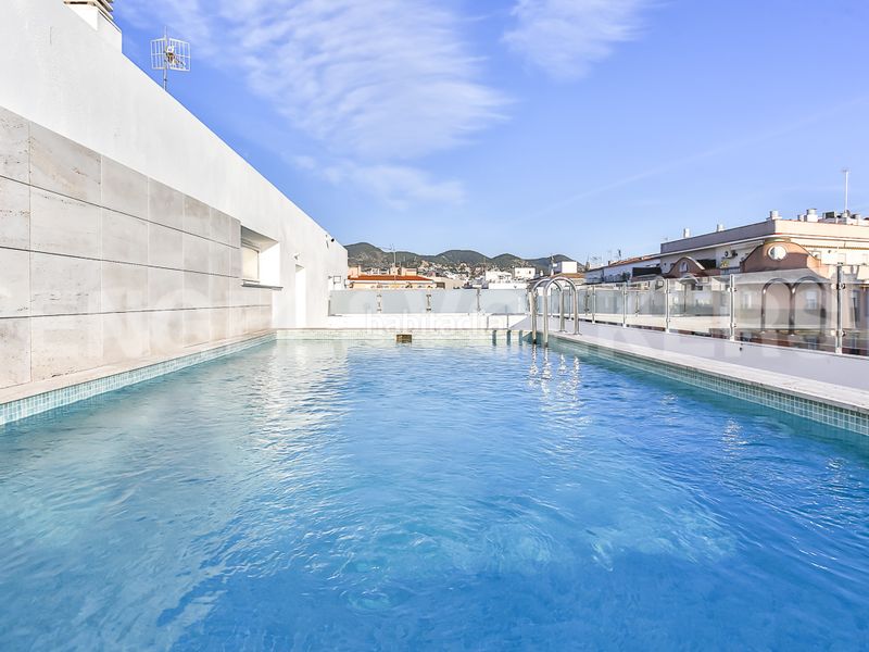 Foto b206d44a-7216-4821-a3e3-64f6979854f8. Lloguer àtic amb calefacció piscina a Centre Sitges