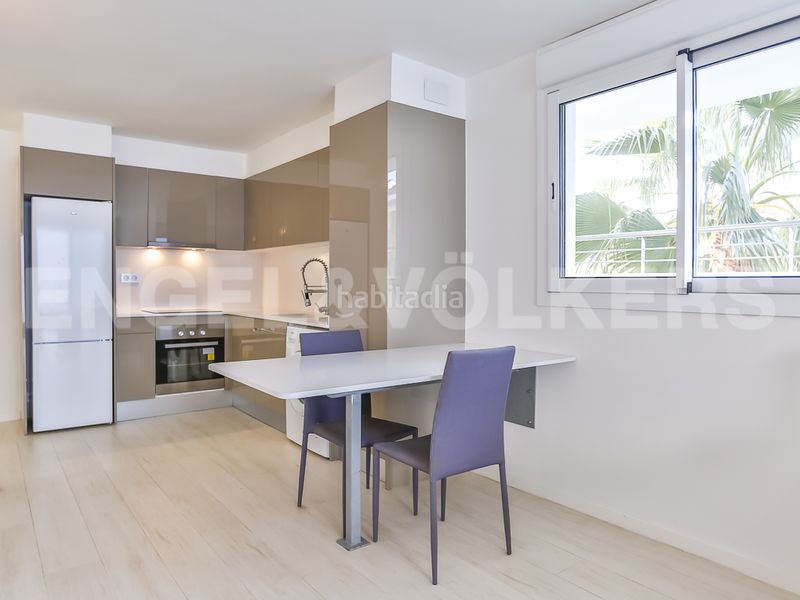 Foto d6c02181-dc26-4c60-84ae-4d314d2d8647. Lloguer àtic amb calefacció piscina a Centre Sitges