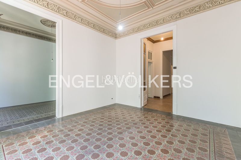 Foto 4f3ddd2d-4cc5-4952-b41e-081d888edb6a. Pis amb calefacció a Dreta de l´Eixample Barcelona