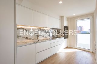 Location Appartement à Almeda - El Corte Inglés. Ático nuevo para estrenar