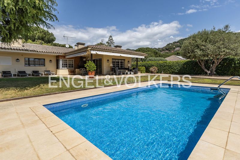 Foto 3767b9ac-91cc-46a4-8a87-822e50d32122. Casa amb calefacció aparcament a Cabrils