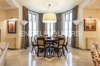 Rent Flat in Dreta de l´Eixample. Exclusivo piso en ronda universitat