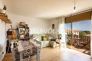 Pis a Altafulla. Piso luminoso con balcón y el mar en el horizonte en altafulla p