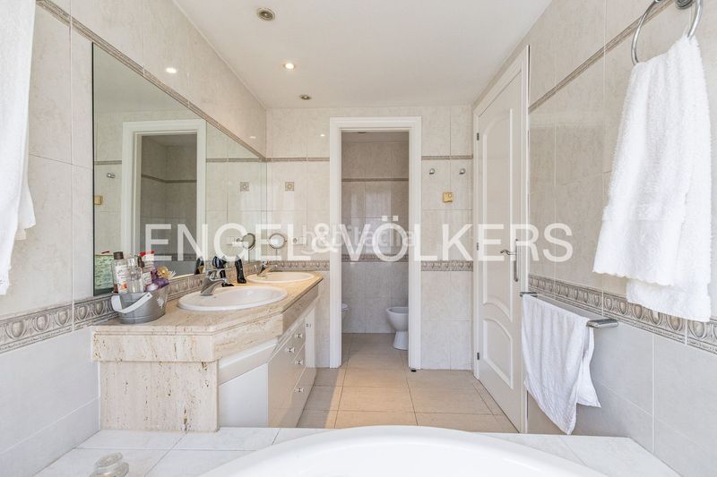 Foto 10cdda81-c727-462c-bb33-7de9e6208af4. Casa amb calefacció aparcament a Zona Nord Rubí